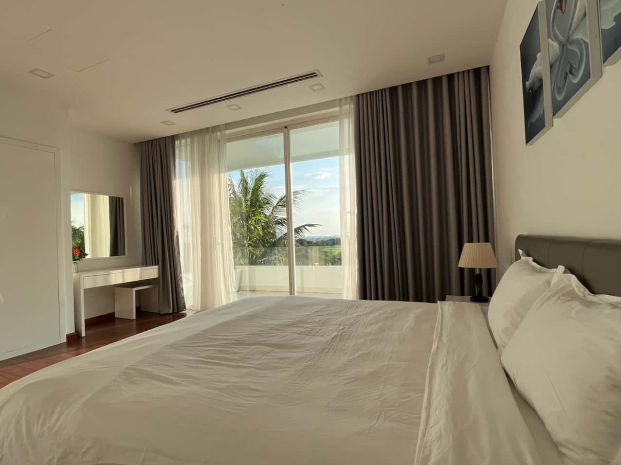 justfly white villa san golf tam dao