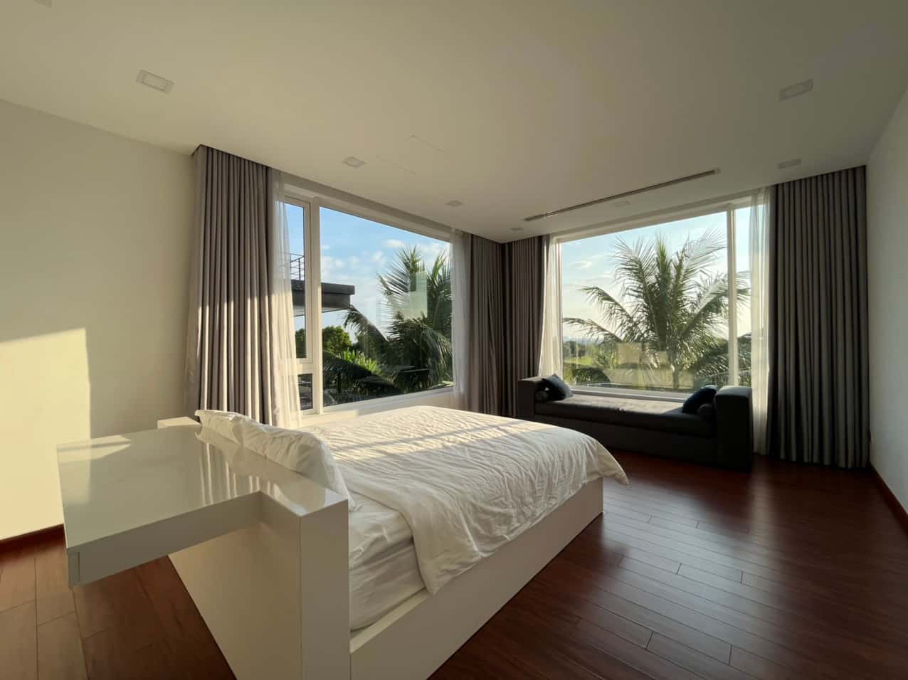 justfly white villa san golf tam dao