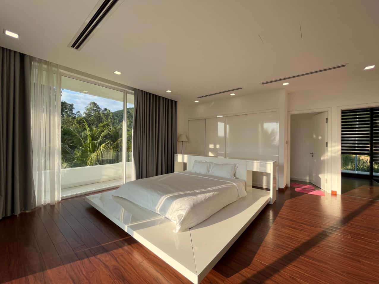 justfly white villa san golf tam dao