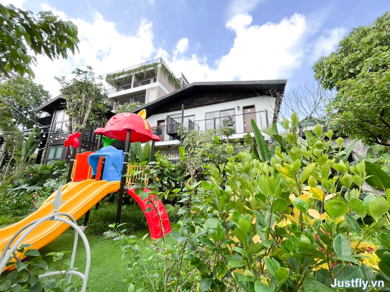 justfly bunglow family suoi ngoc retreat thach that