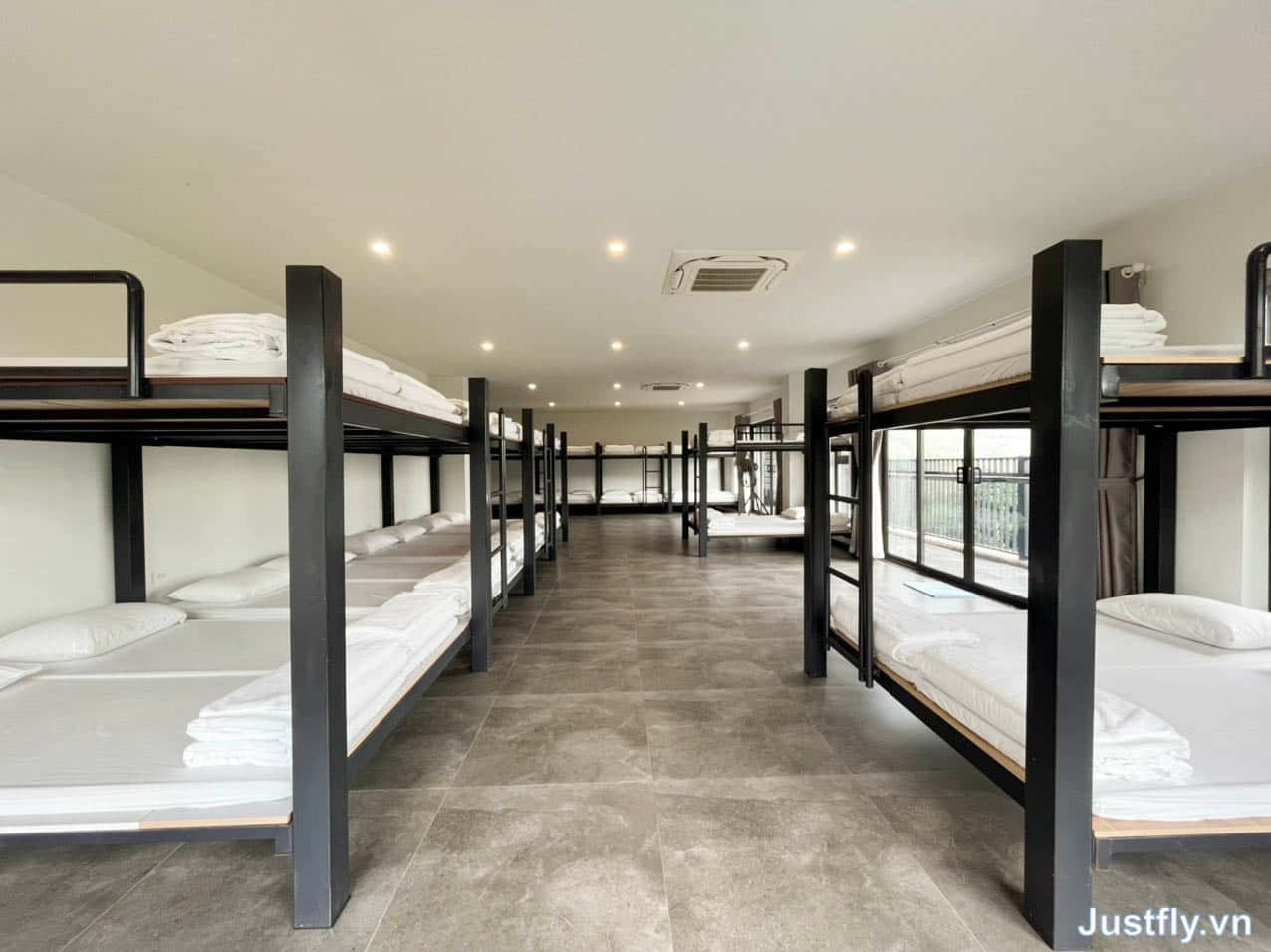 justfly dorm 40 suoi ngoc retreat thach that