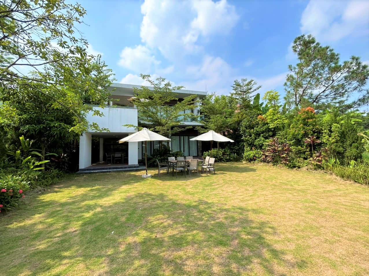 Spacious garden