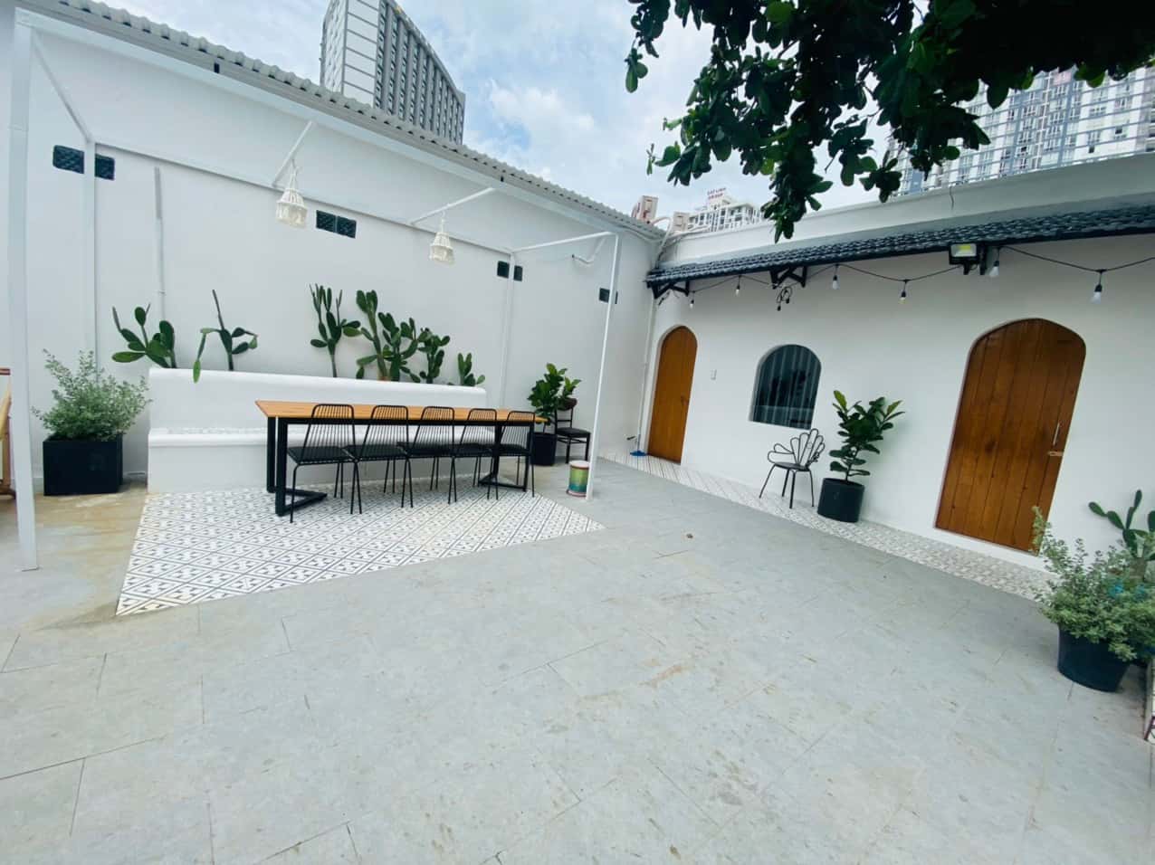 Bàn ăn ngoài trời 