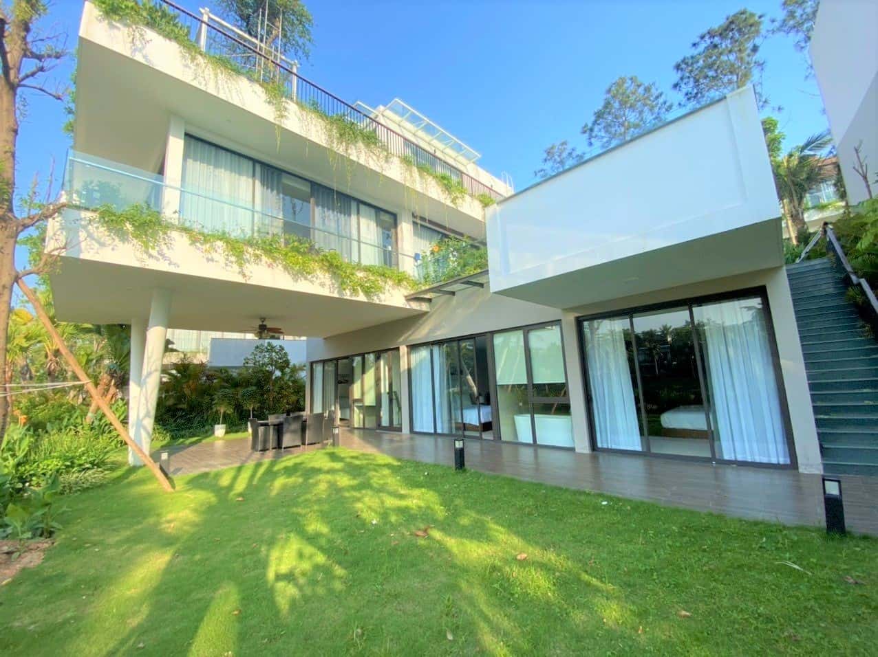 Spacious garden