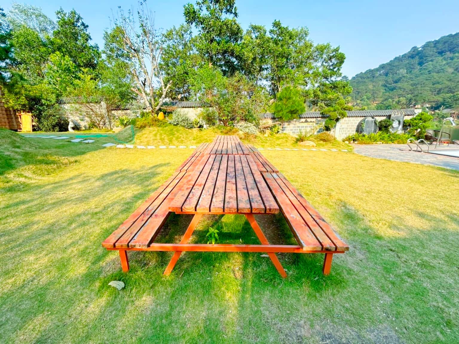 Bàn ăn ngoài trời 