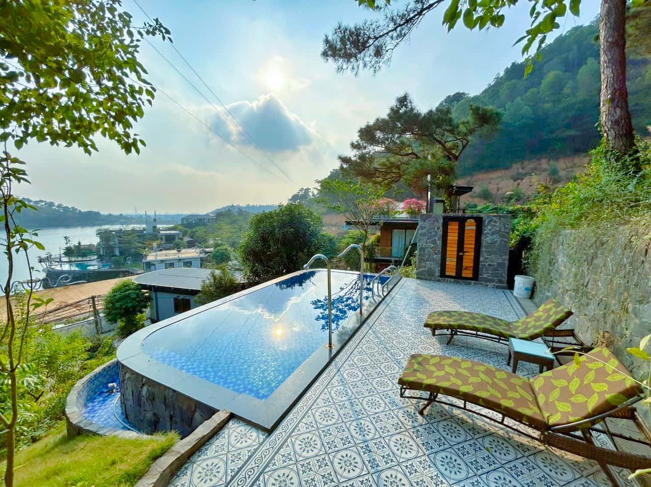 Ghế nằm bể bơi 