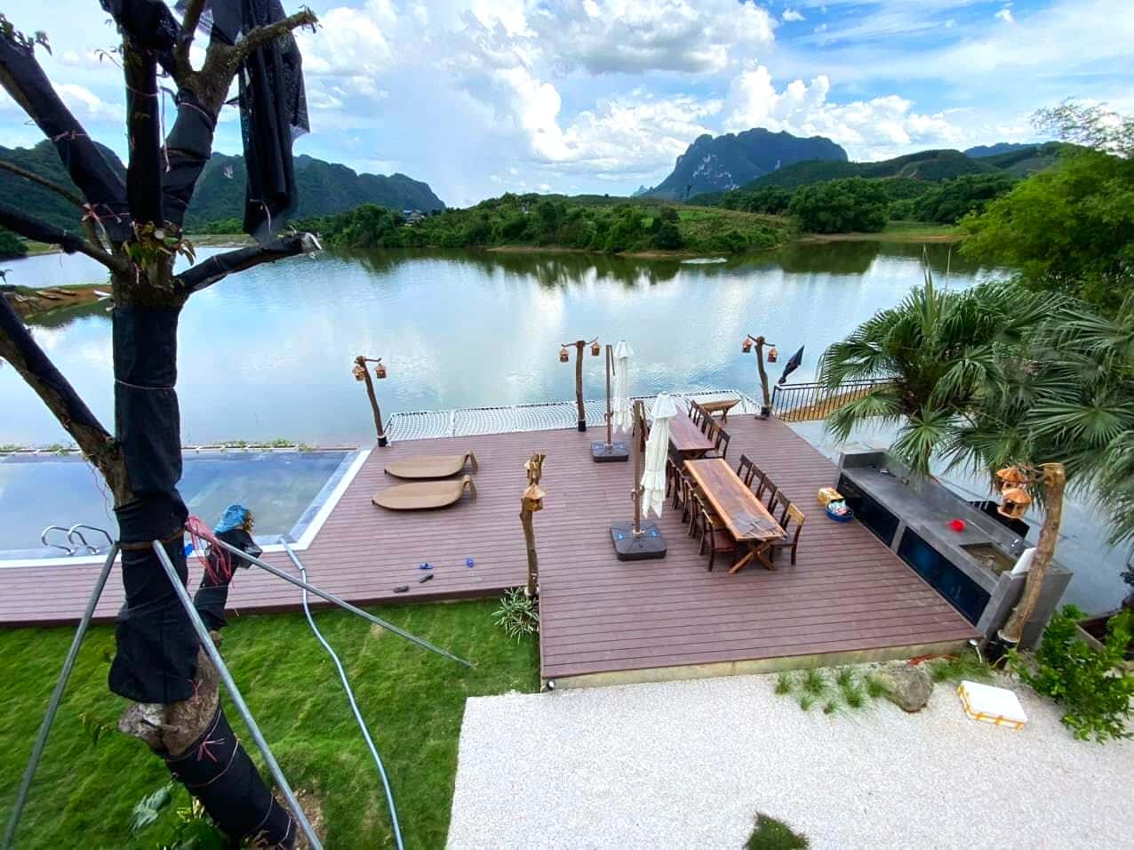 Bàn ăn ngoài trời