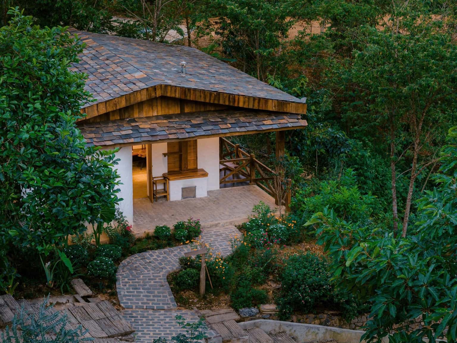 Nhà Mái Đá (Ké Retreat) tại Đà Bắc, Hòa Bình — ảnh 1