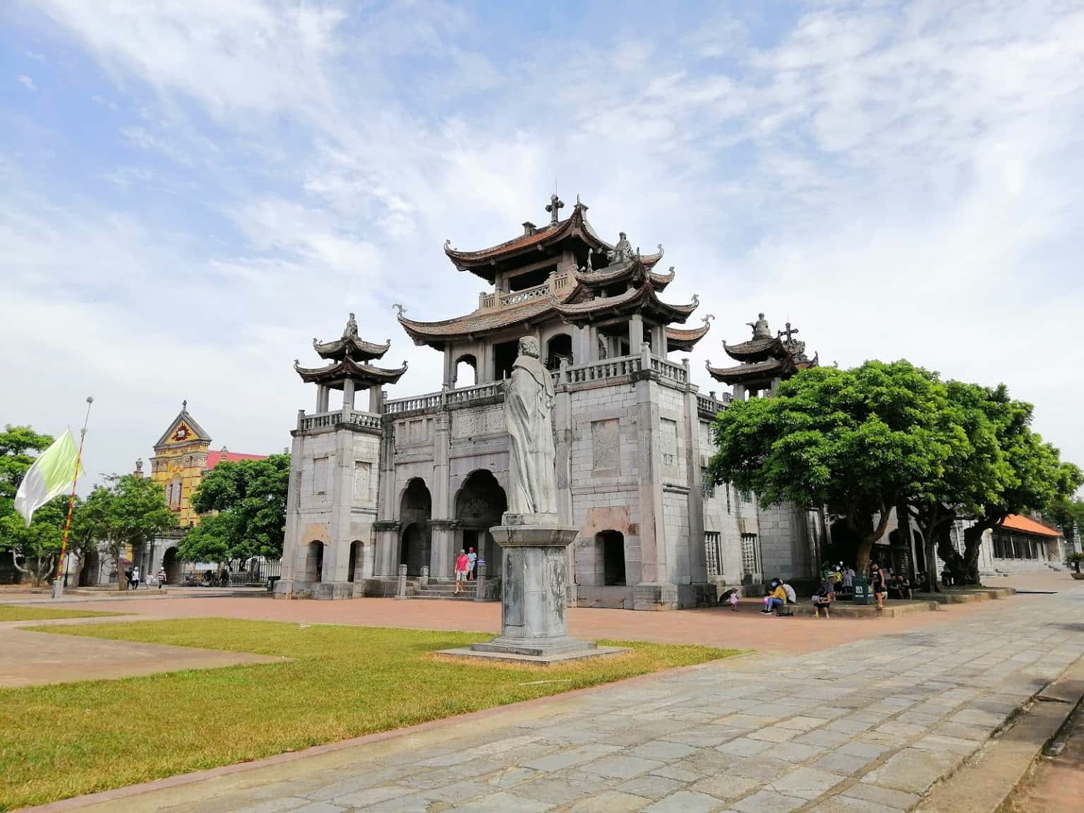 nha tho da phat diem ninh binh