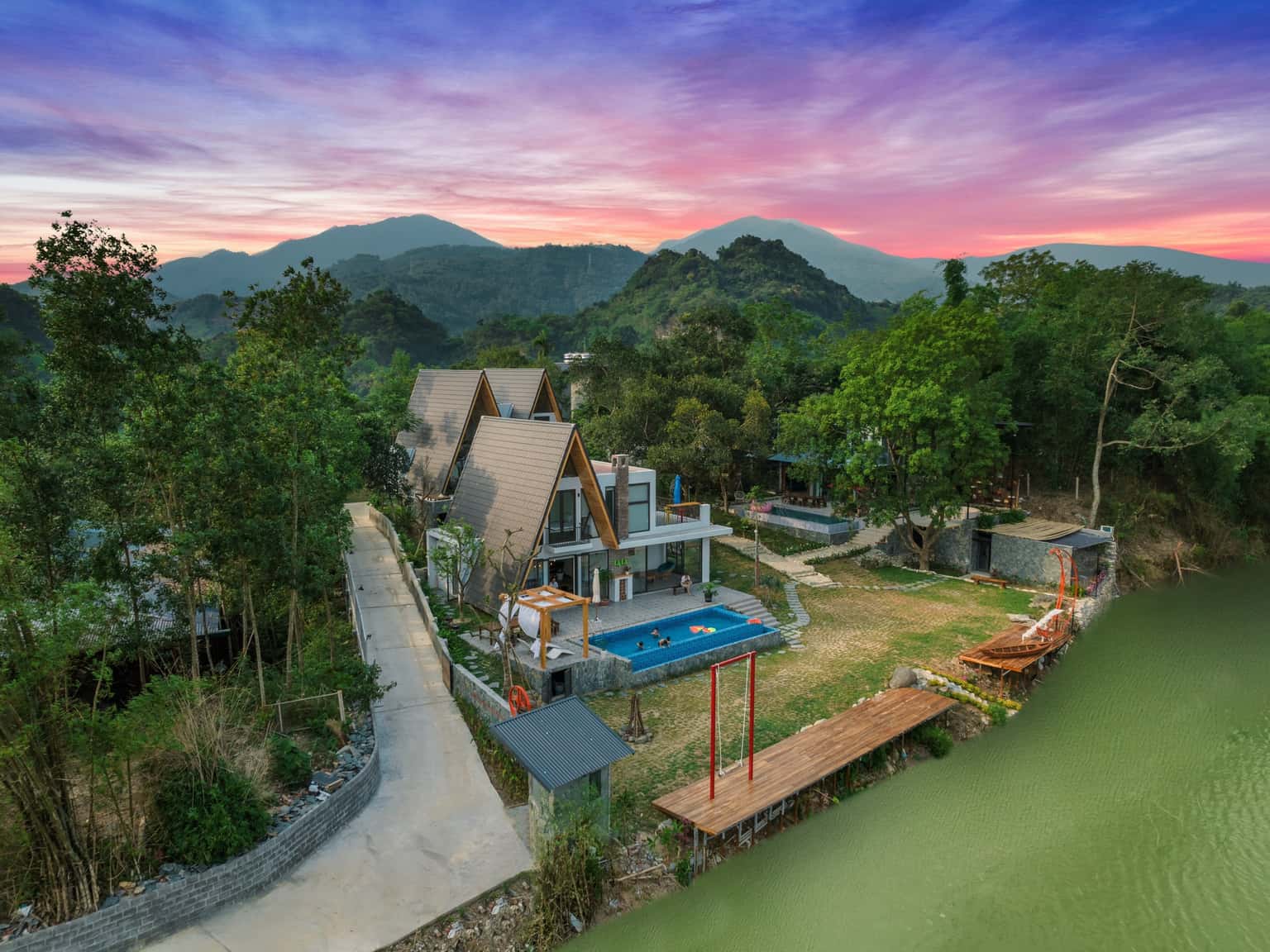 khuon vien lakeside lala villas homestay hoa binh 
