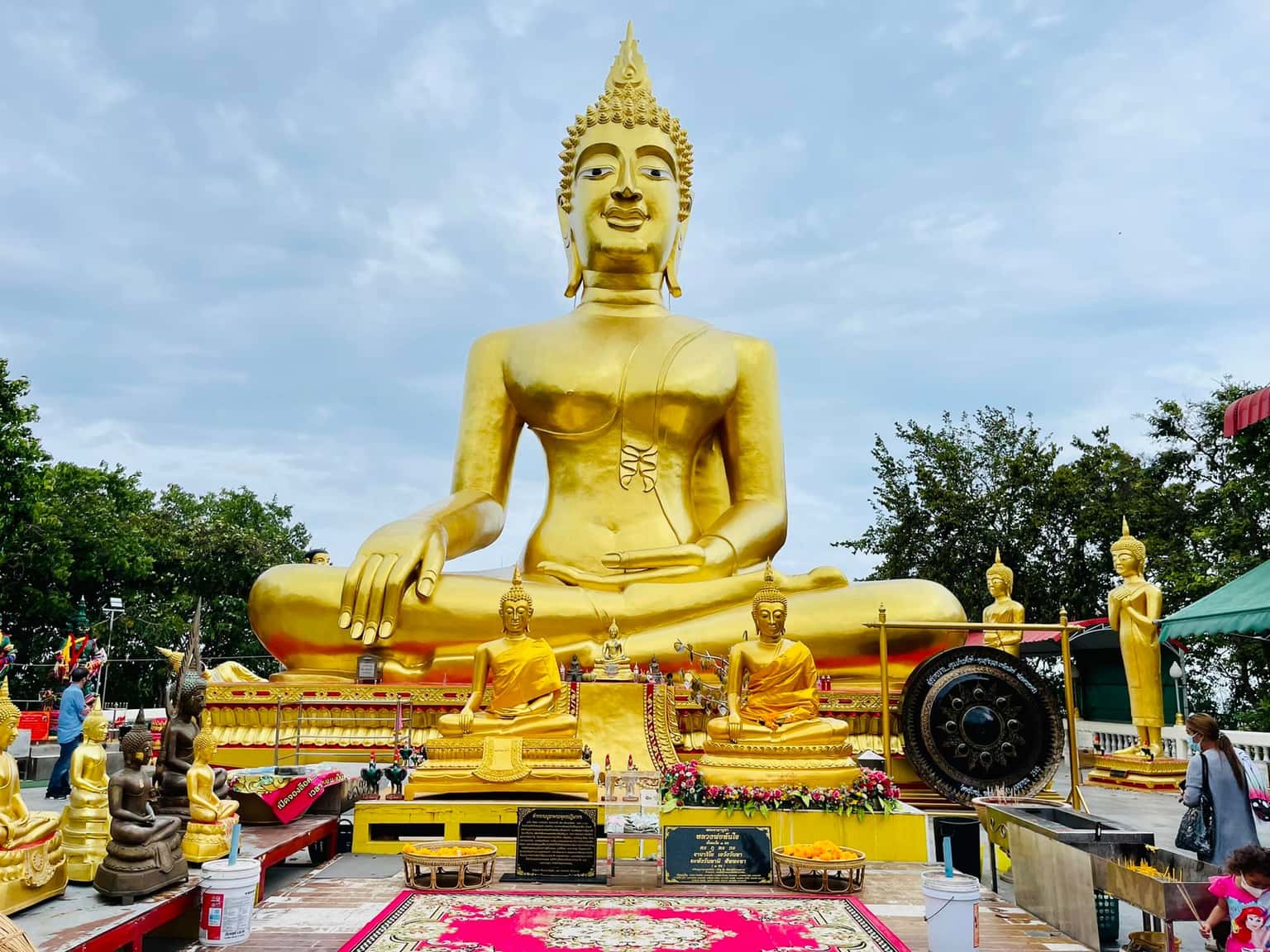 justfly wat phra yai pattaya thailand