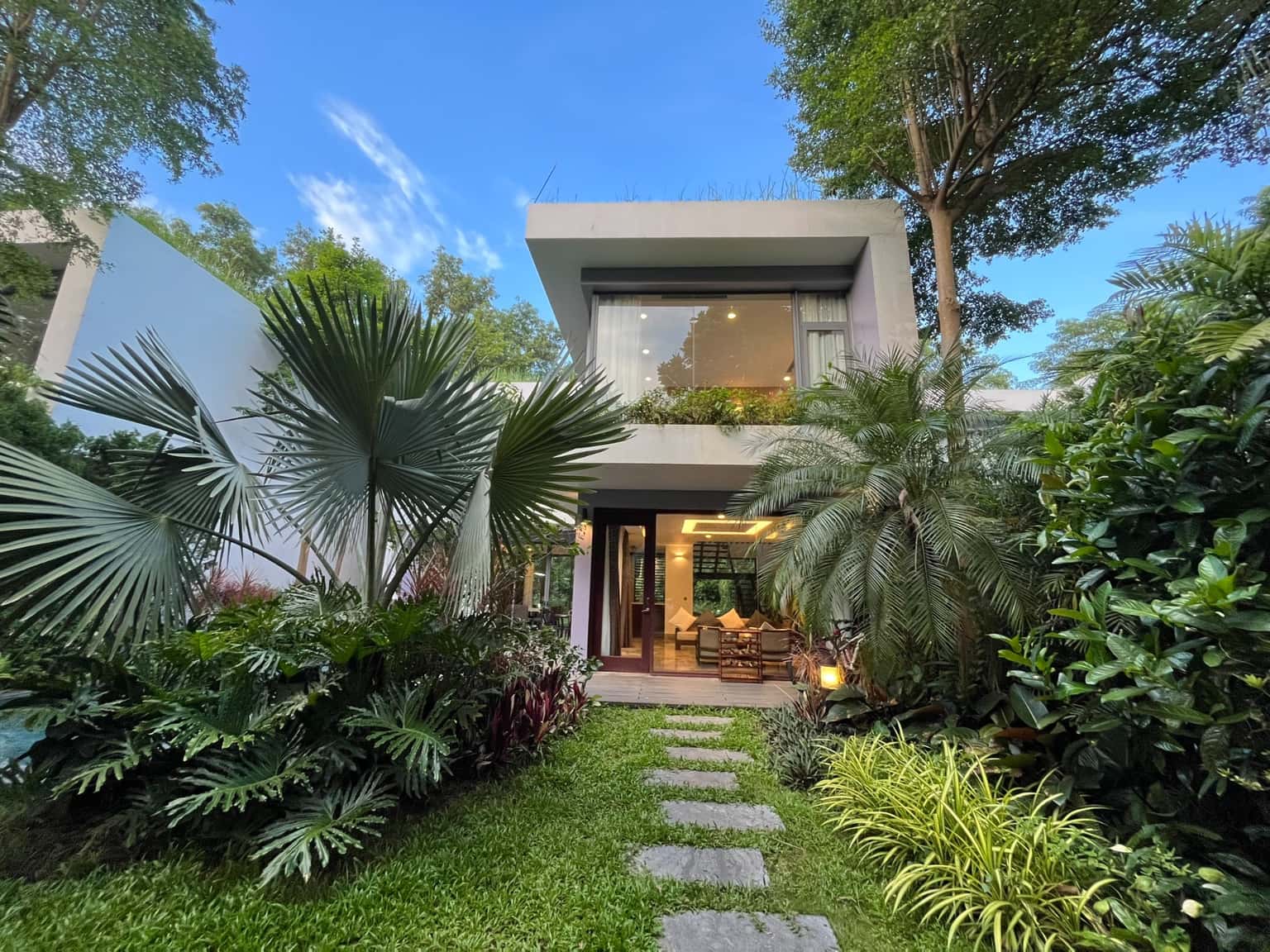 Charm M1.7, Flamingo Đại Lải — ảnh 1