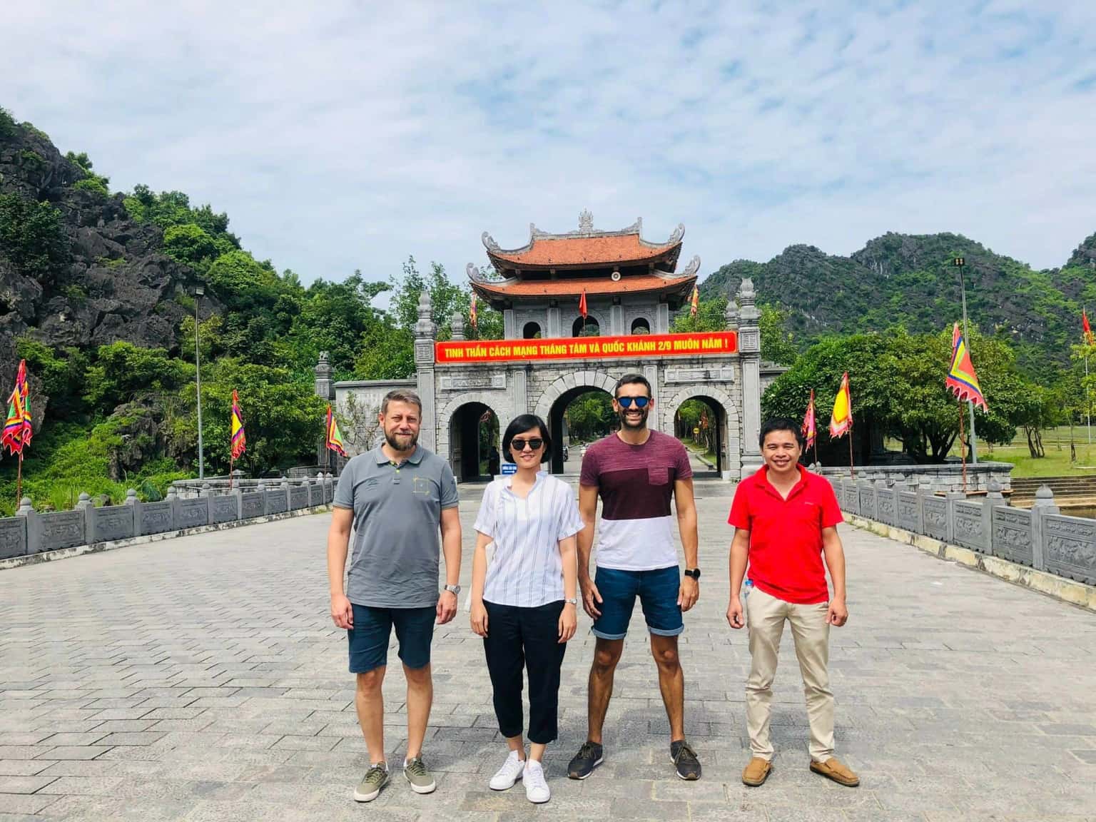 justfly co do hoa lu ninh binh