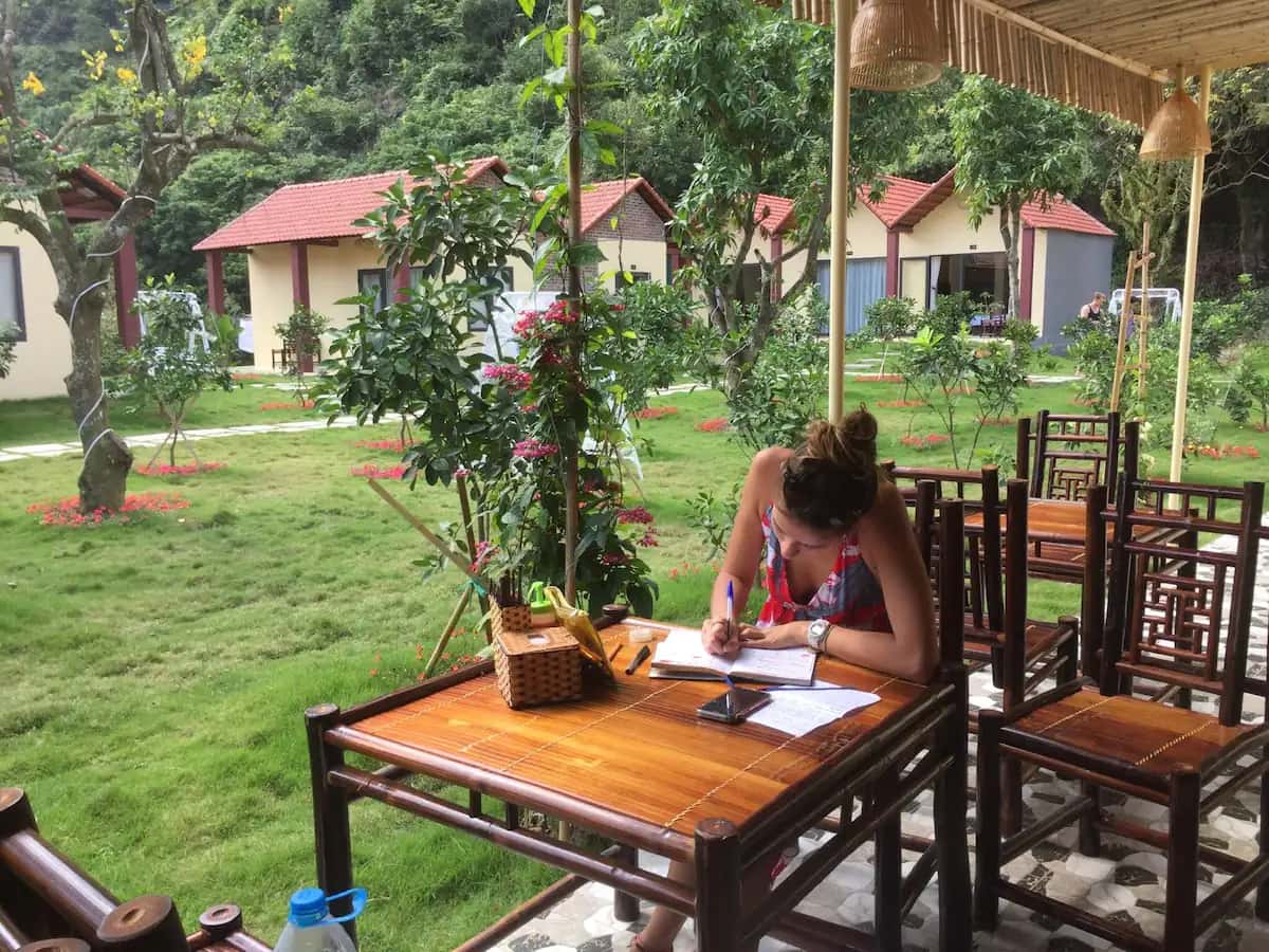 justfly trang an retreat phong giuong king view ho boi ninh binh