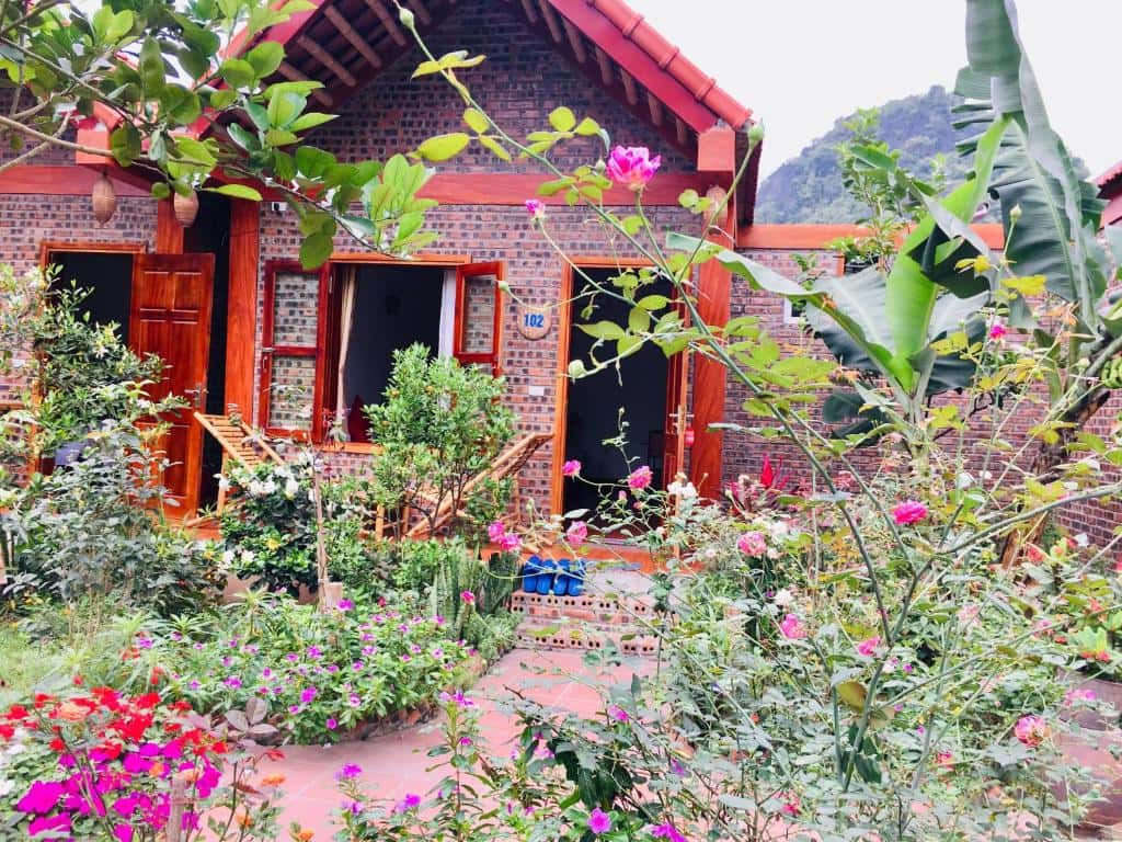 justfly phong 4 nguoi co ban cong tam coc friendly homestay ninh binh