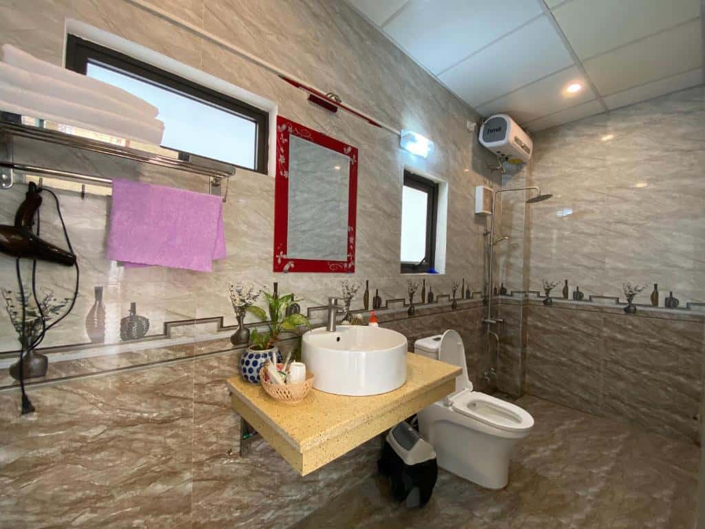 phong deluxe king phi hungs unique homestay ninh binh