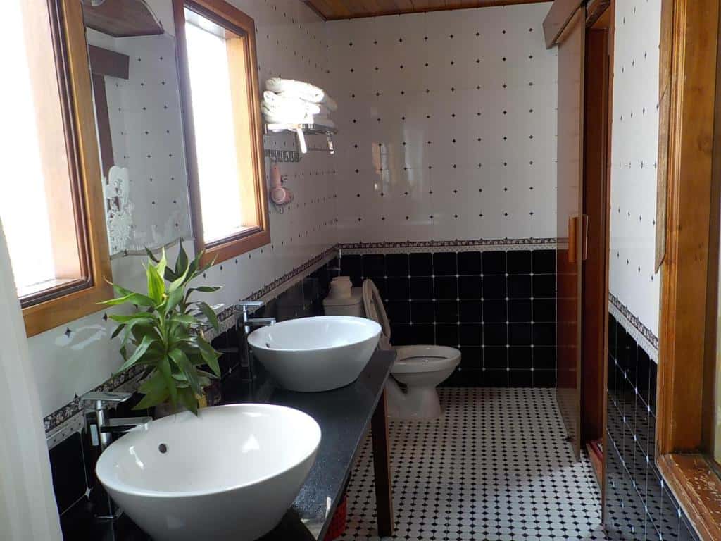 justfly deluxe triple room chez loan hotel ninh binh 