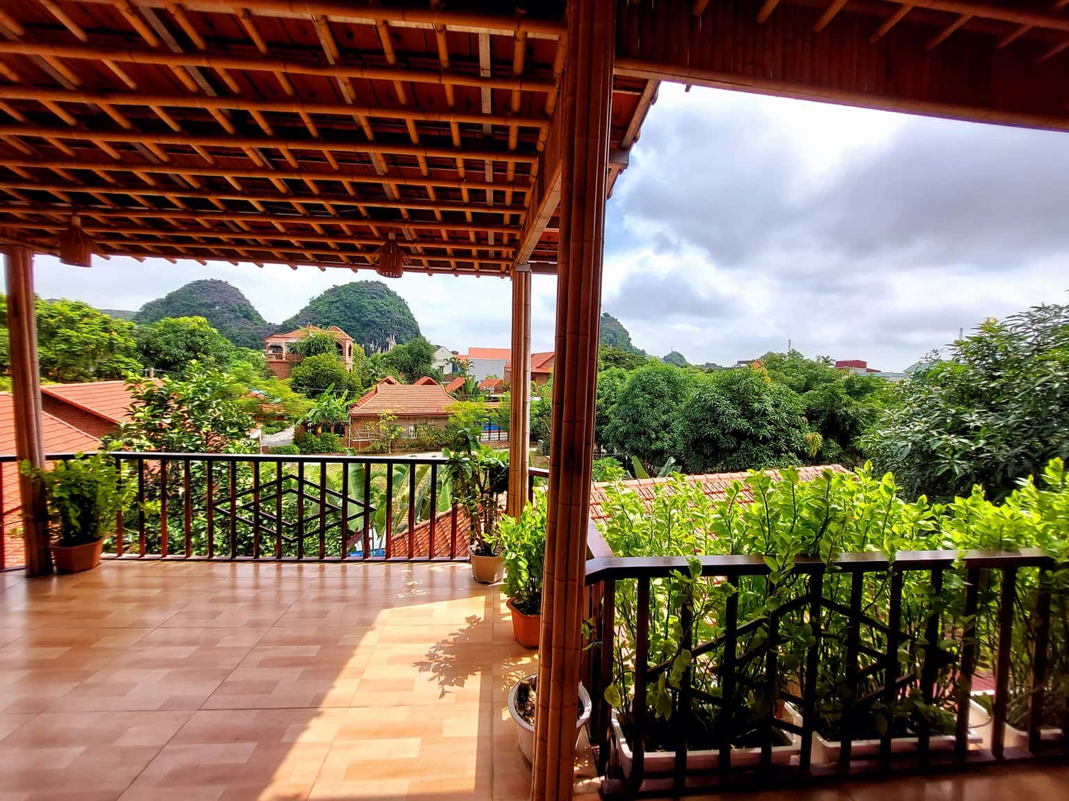 phong double view nui ninh binh mountain side homestay