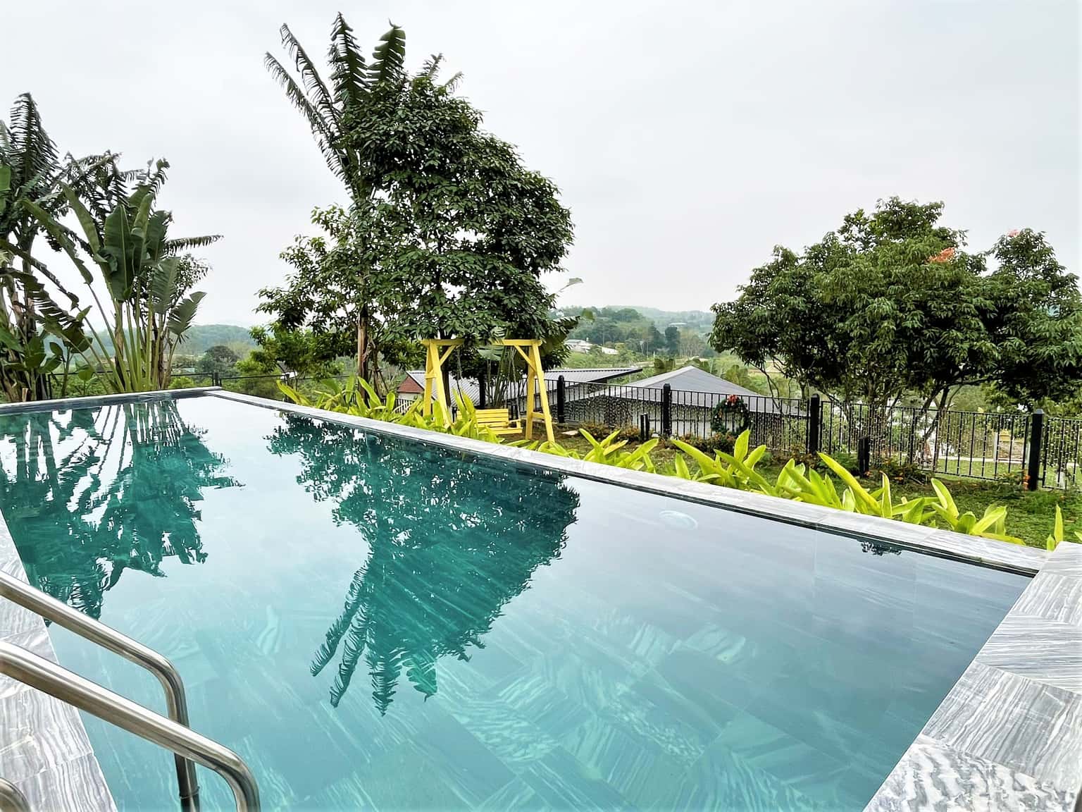 Bể bơi riêng 60m2