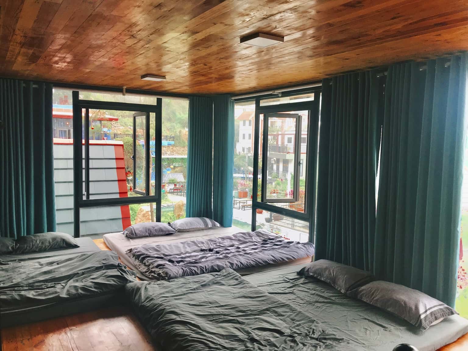 justfly nha gac lung bach xanh house tam dao 
