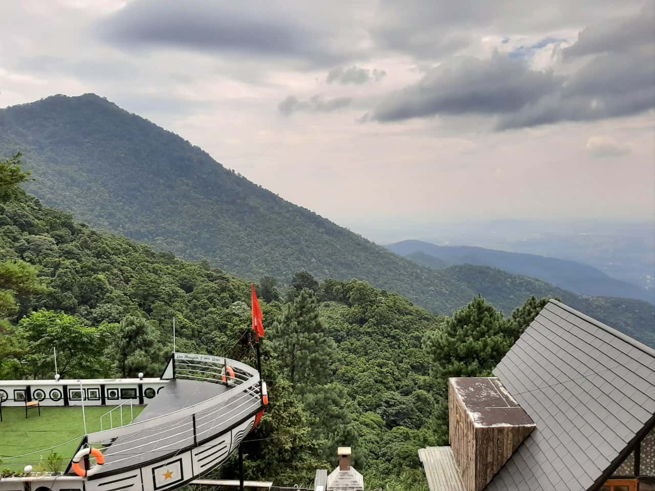 justfly chalet b3,4 du thuyen tam dao
