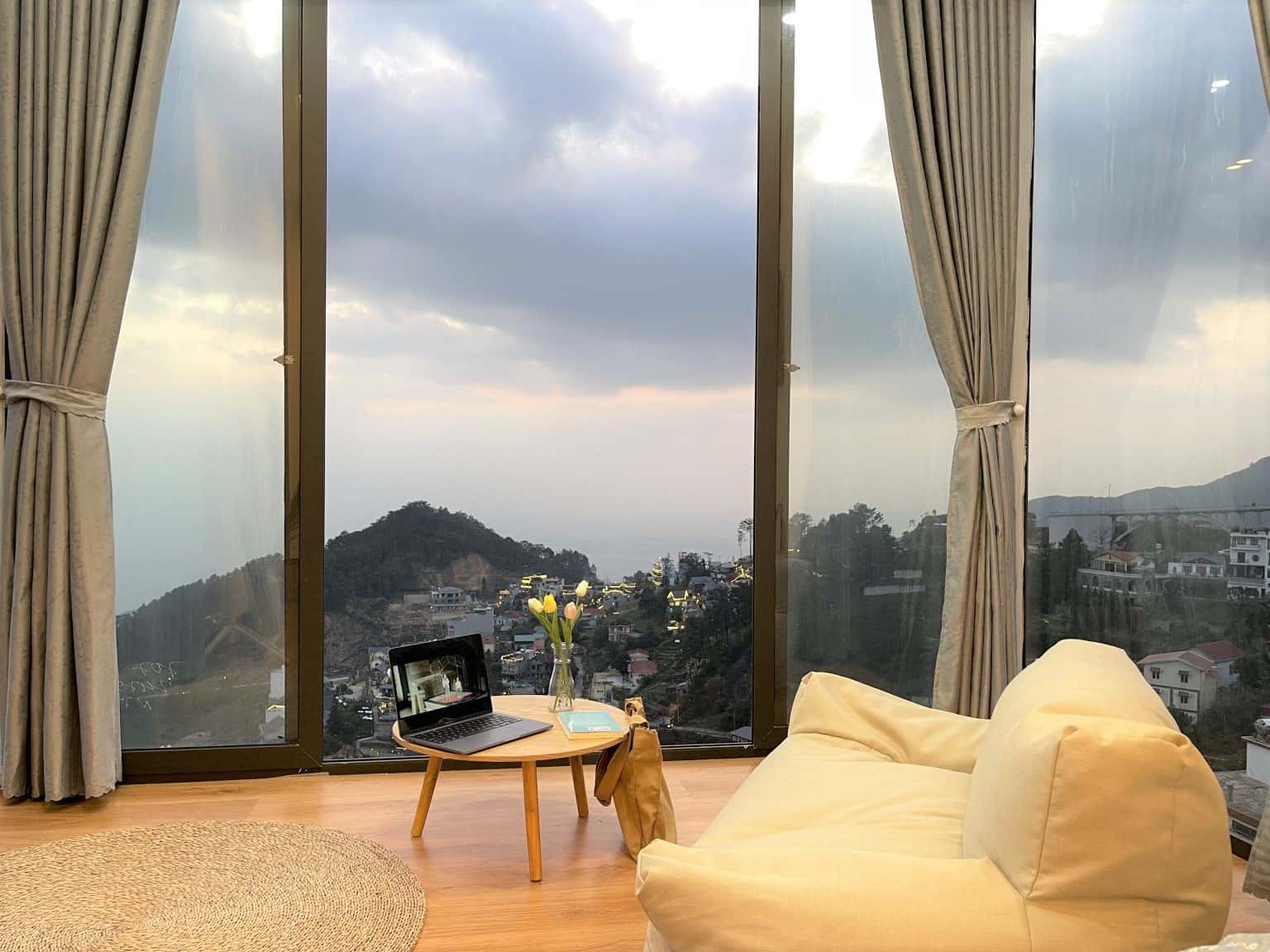 justfly sky suite room co la homestay tam dao
