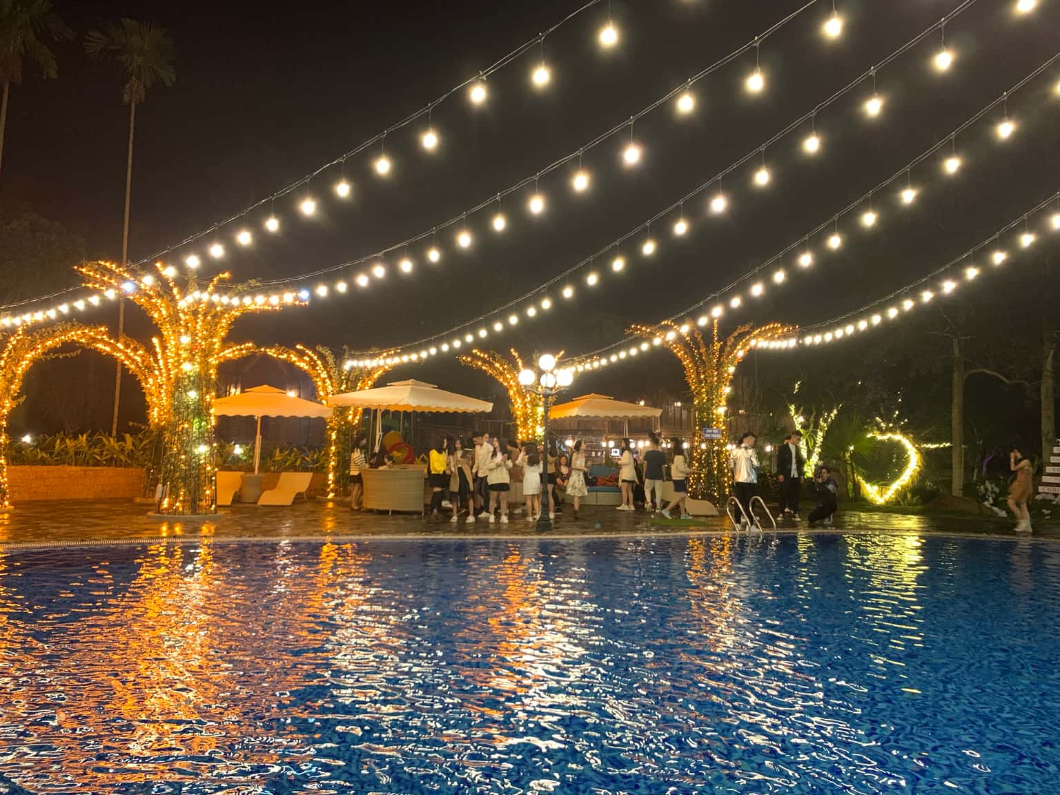 justfly anh chung may tropical villas ba vi