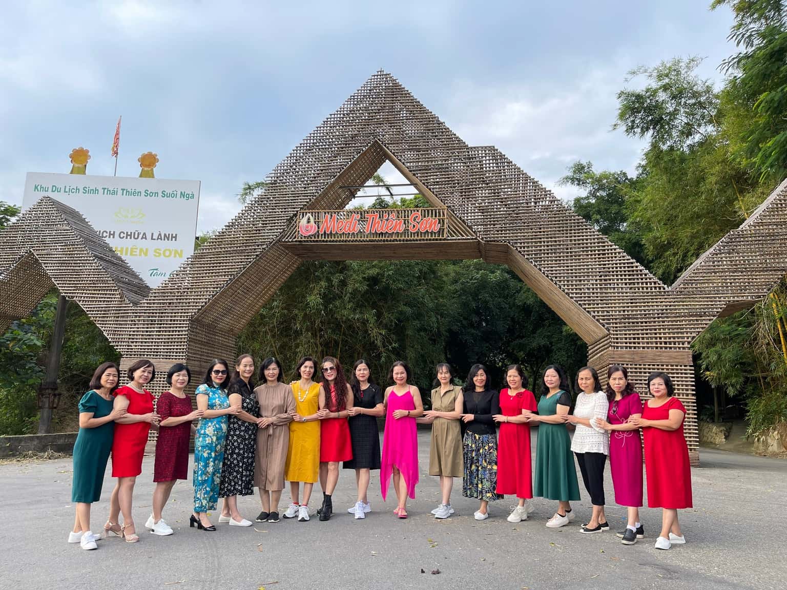 thien son suoi nga ba vi