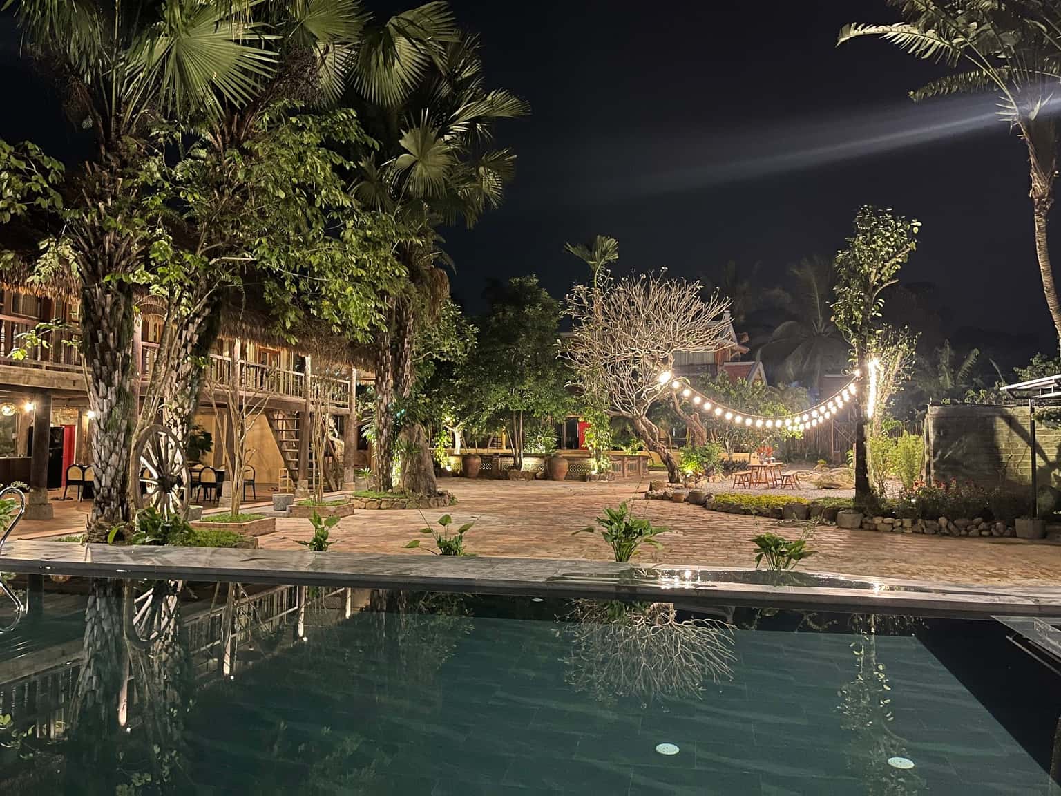 justfly khuon vien chung bavi hideaway