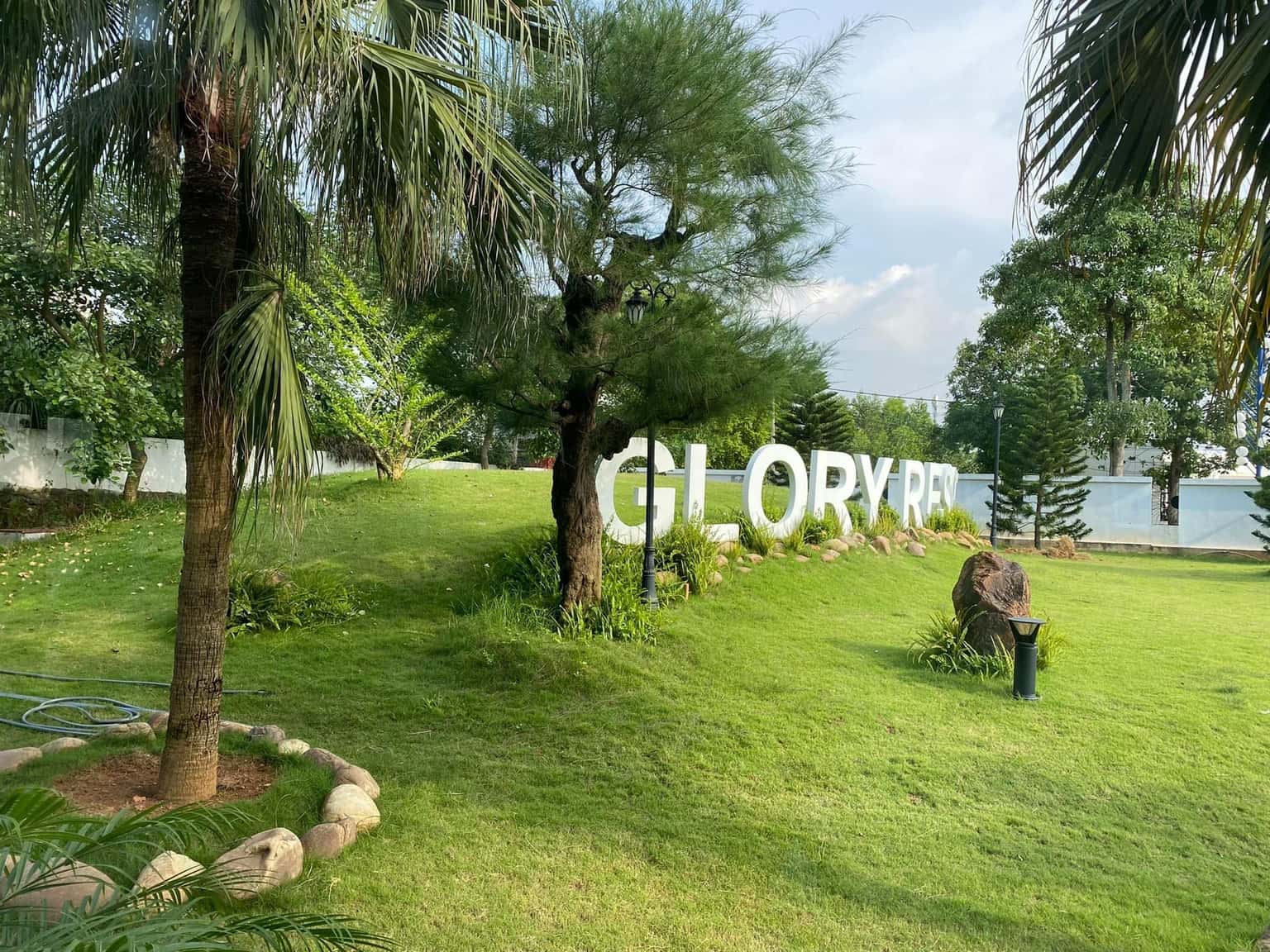 justfly canh quan chung glory resort son tay