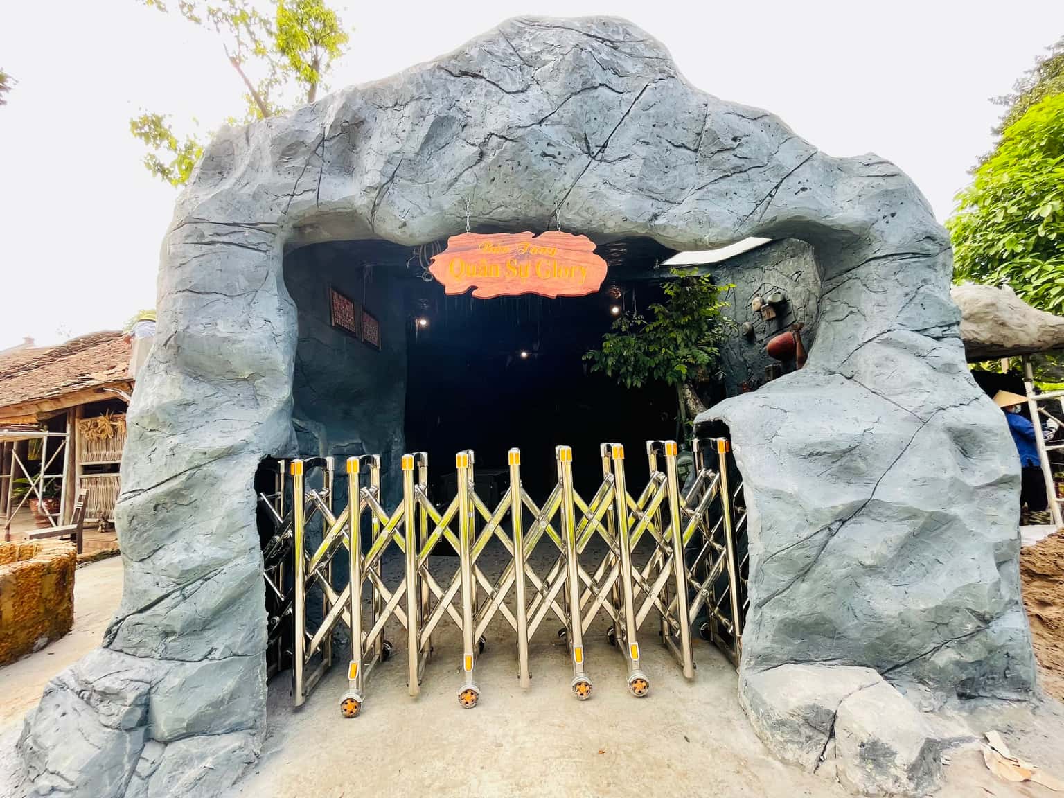 justfly bao tang quan su glory resort son tay