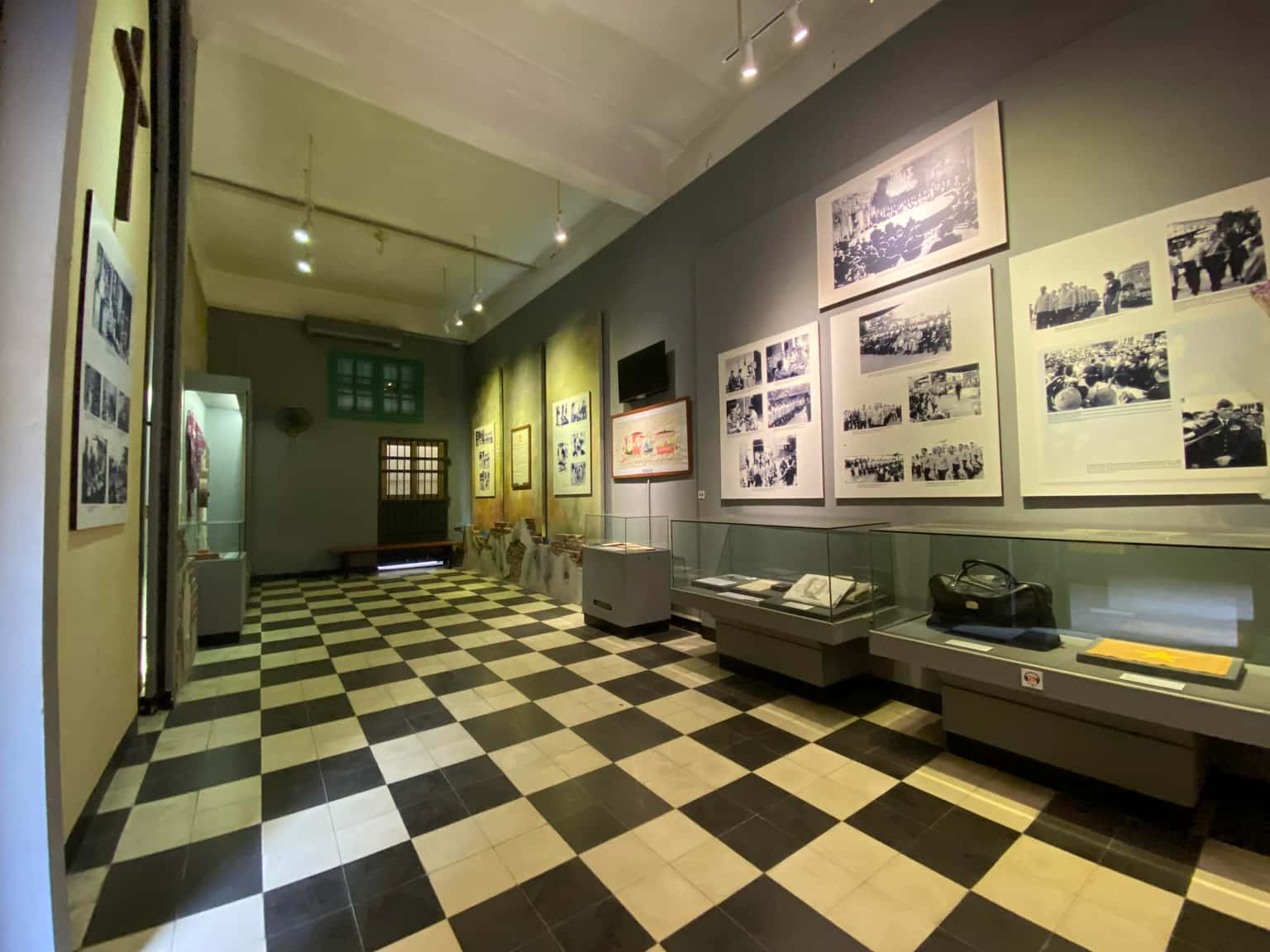 nha tu hoa lo ha noi 