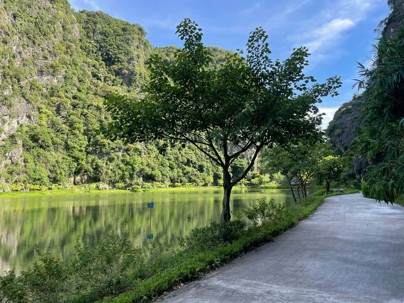 tuyet tinh coc dia diem du lich ninh binh attnib07