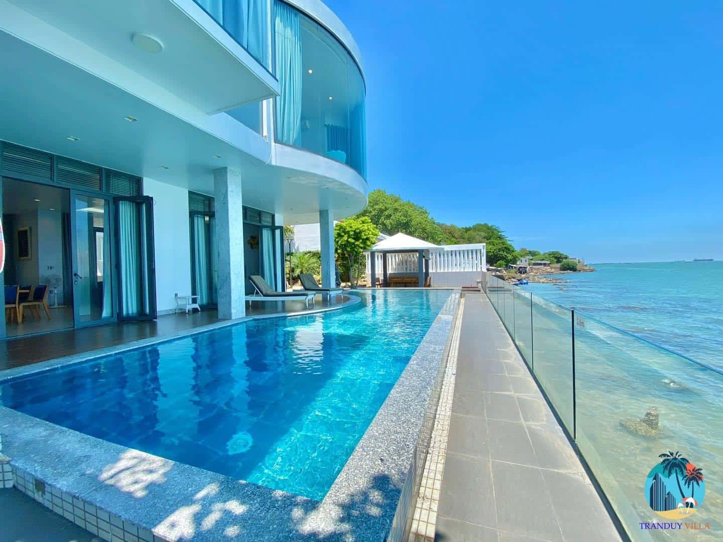 Bể bơi riêng 40m2