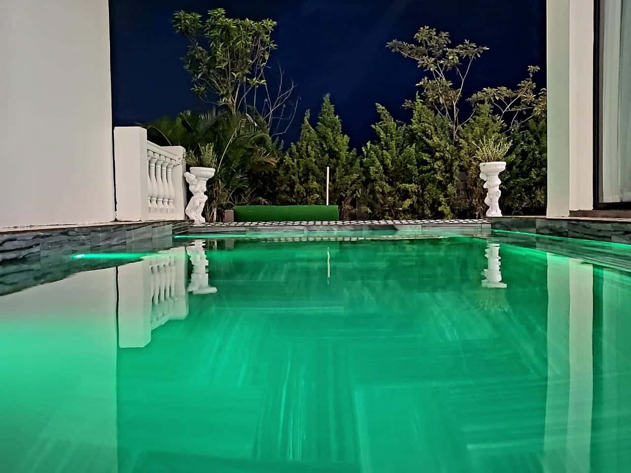 Bể bơi riêng 