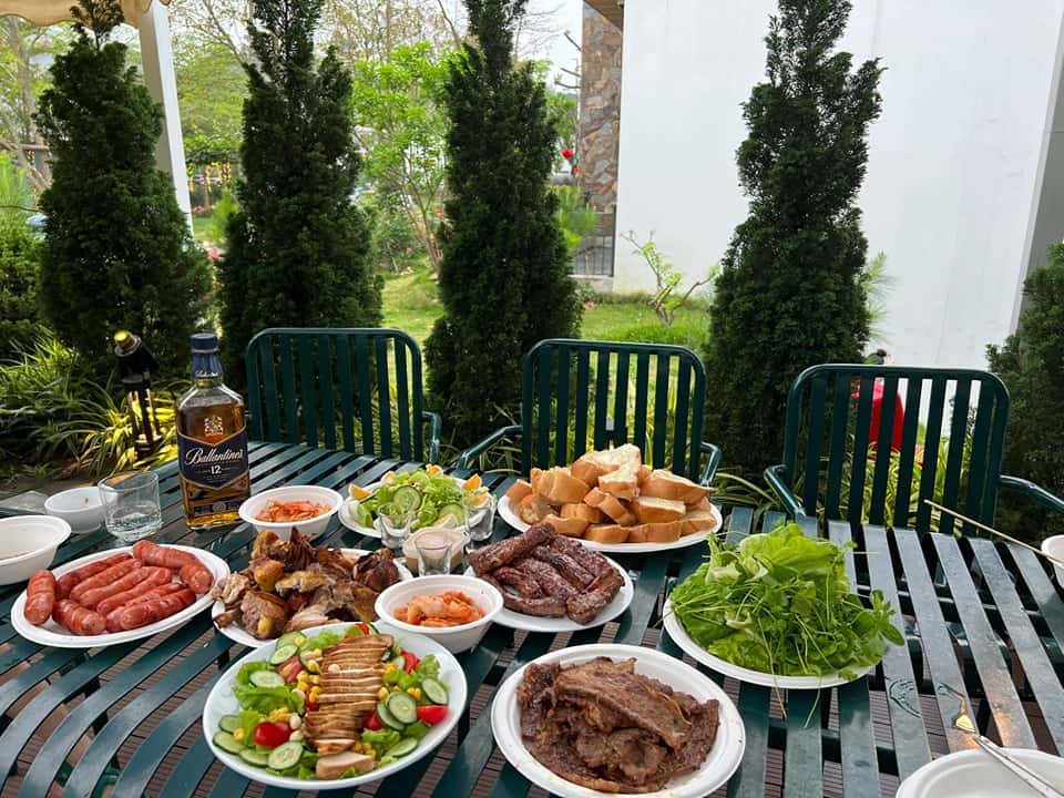 Bàn ăn ngoài trời 