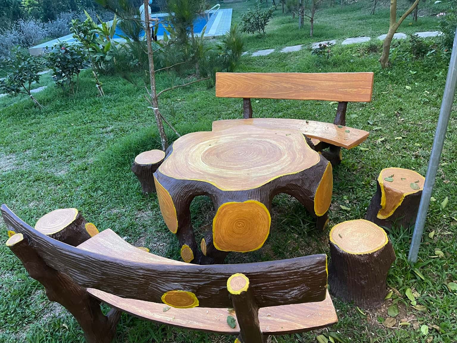 Bàn ăn ngoài trời