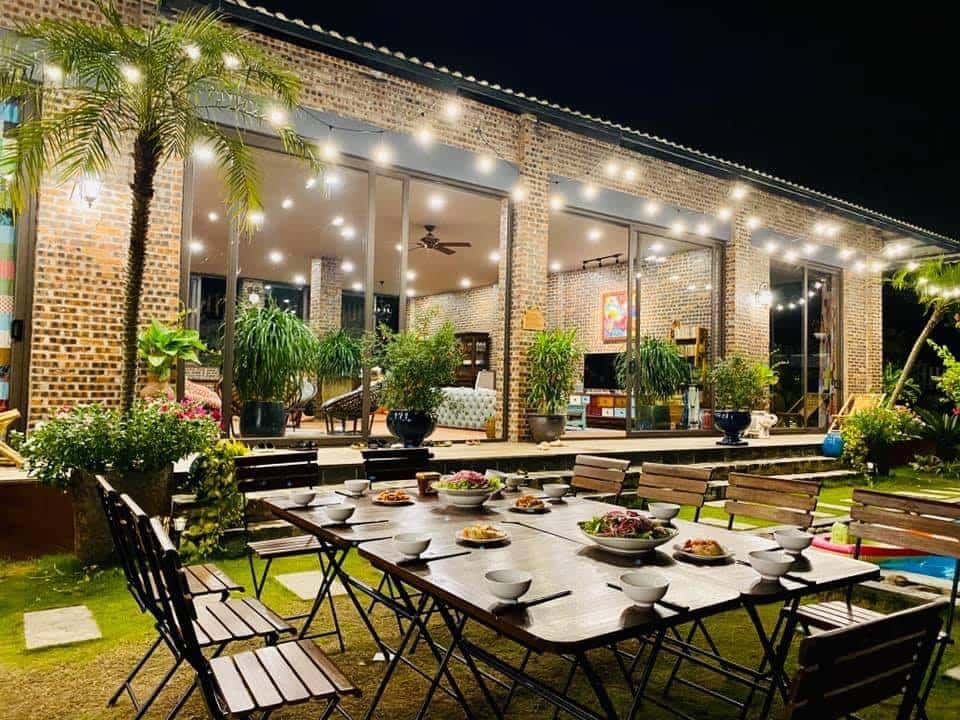 Bàn ăn ngoài trời 