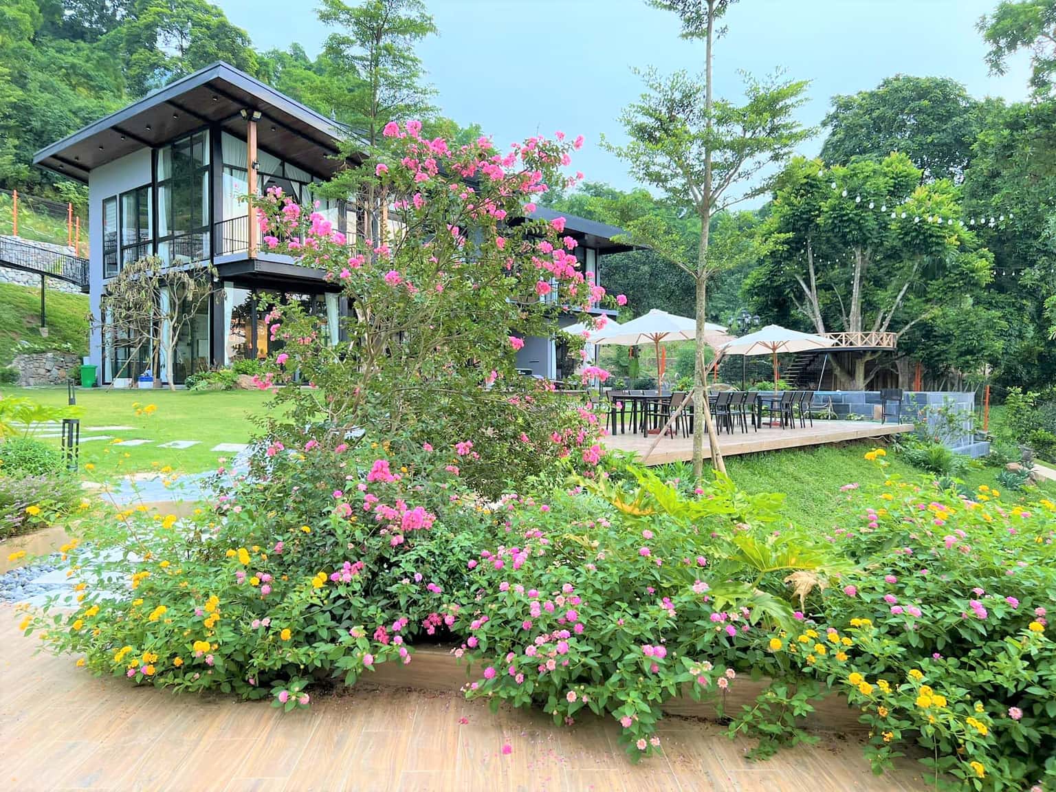 Khuôn viên rộng