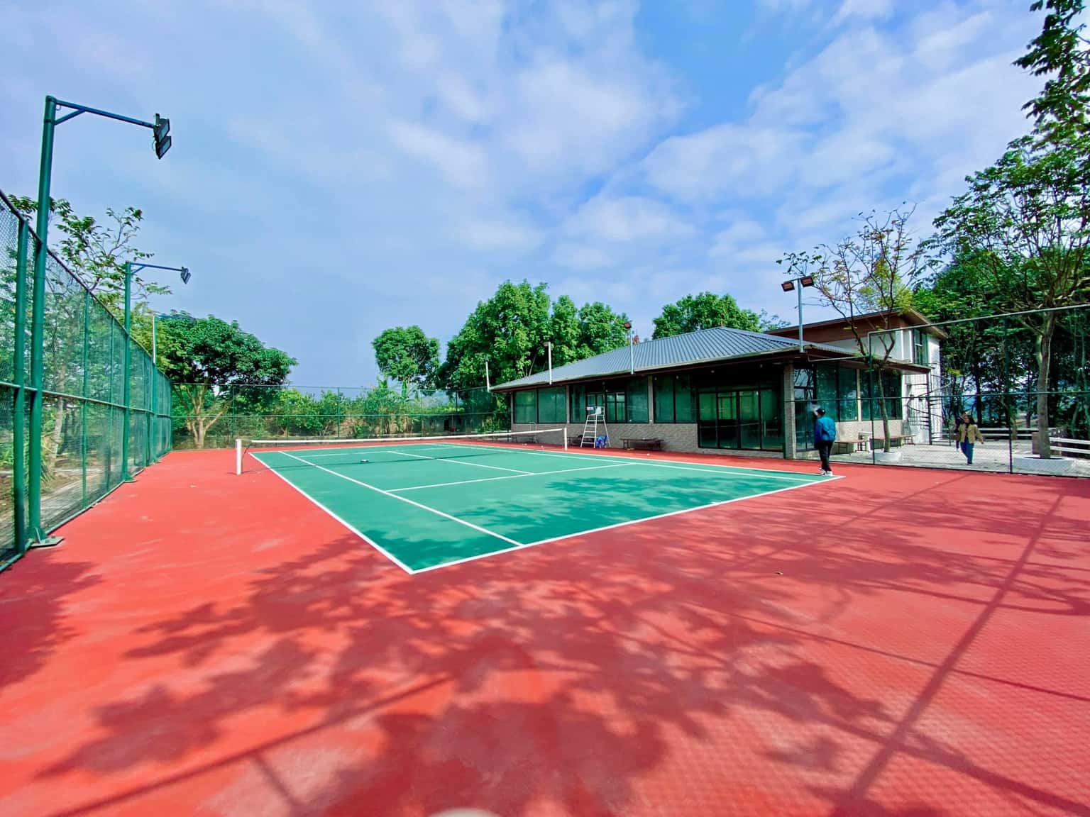 Sân tennis