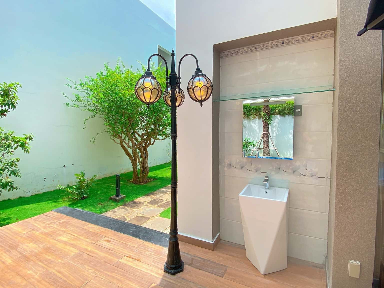 Sân vườn xanh mát