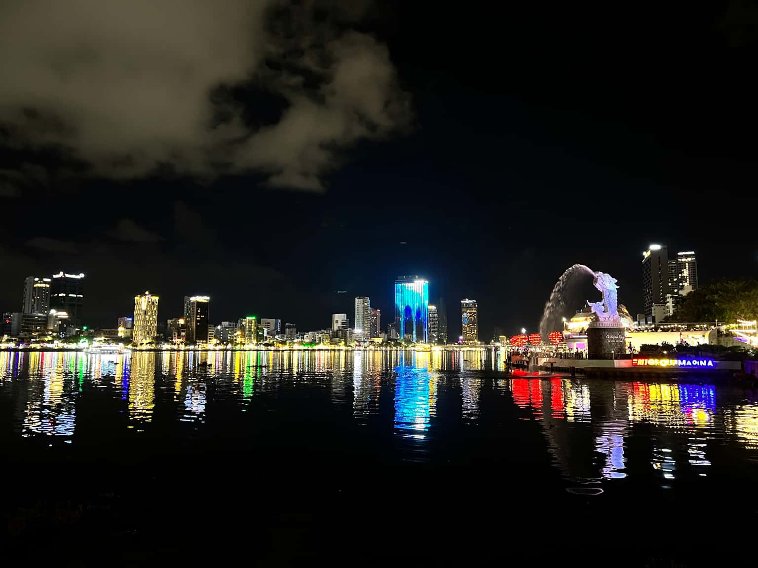 岘港 Sơn Trà 夜市 — 照片 2