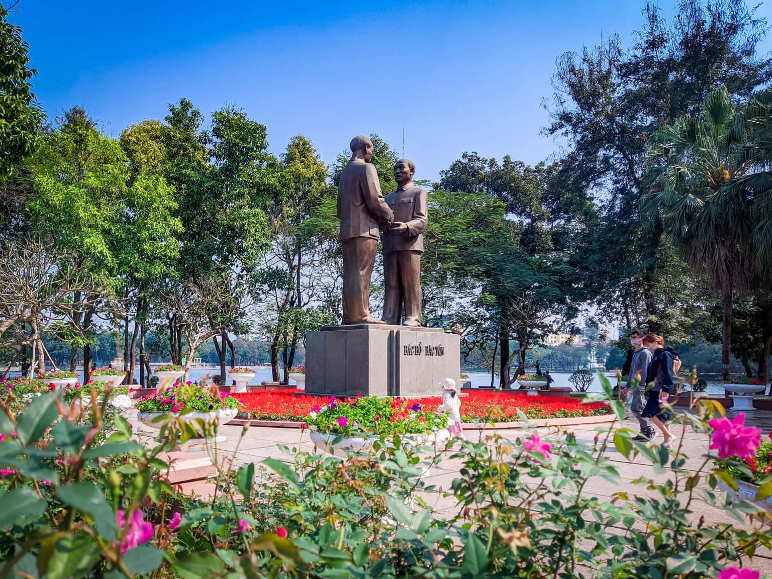 justfly cong vien thong nhat hanoi