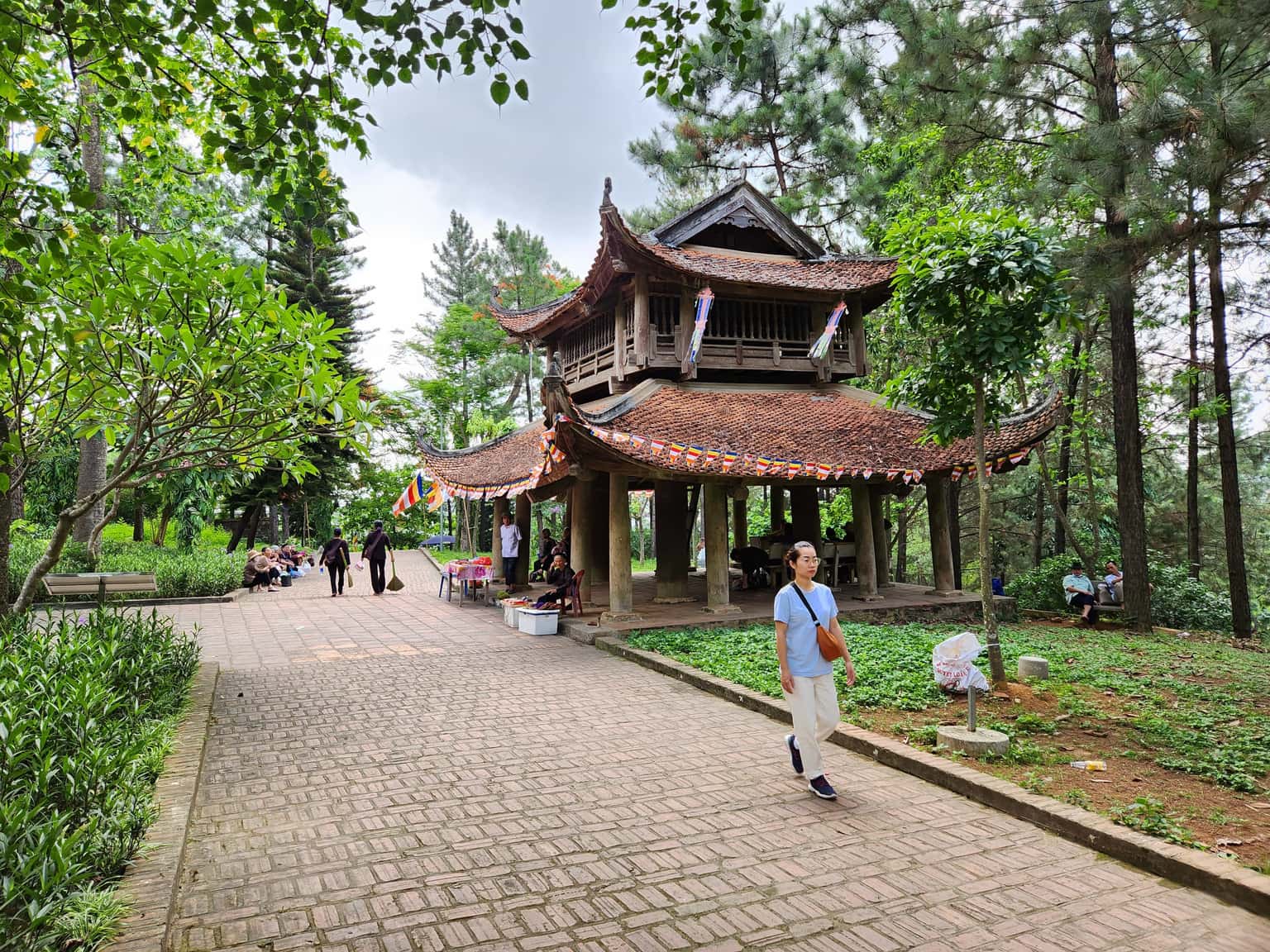 justfly chua tram gian hanoi