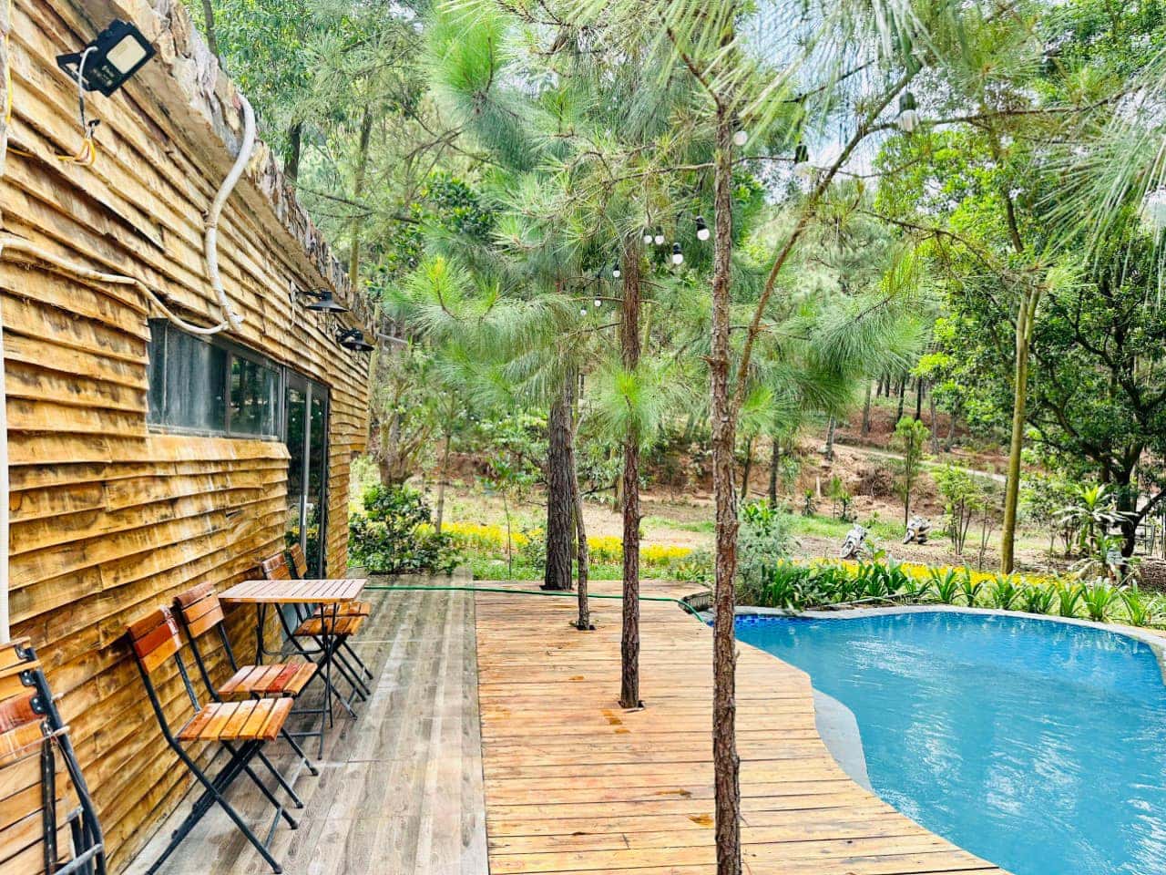 Bàn trà ngoài trời