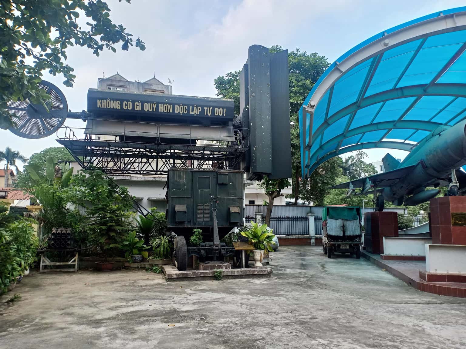 justfly bao tang chien thang b52 hanoi