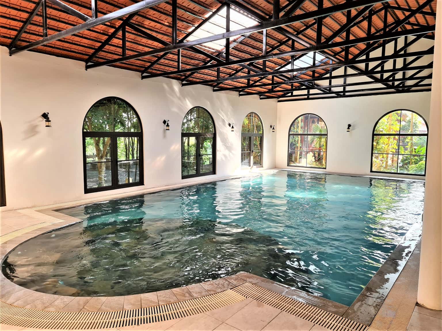 Bể bơi riêng 100m2 