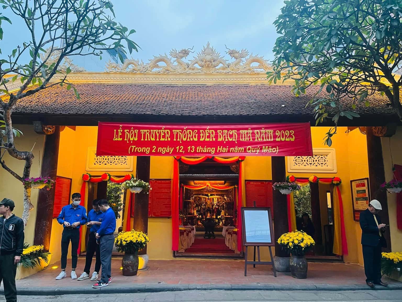 justfly den bach ma hanoi