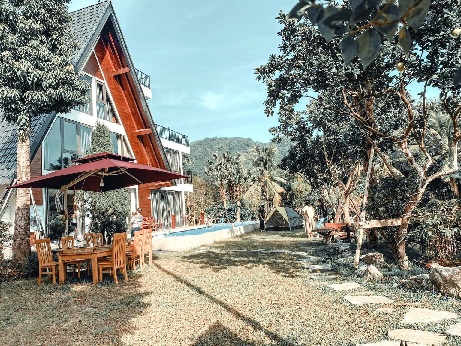 Bàn ăn ngoài trời 
