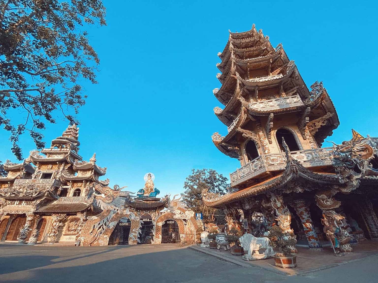 justfly chua linh phuoc chua ve chai da lat